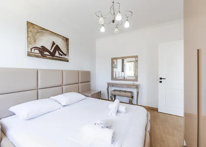 Currila Seafront By Ps *